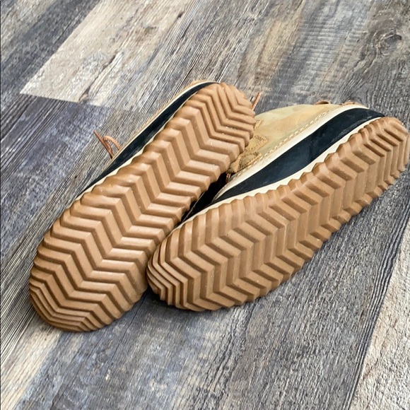 Sorel our and about booties size 7 - Picture 3 of 4